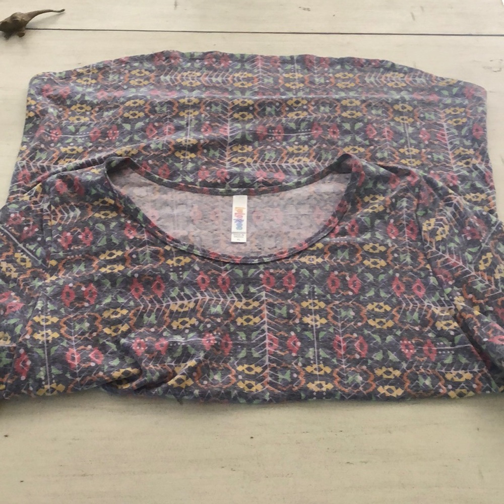 Lularoe top